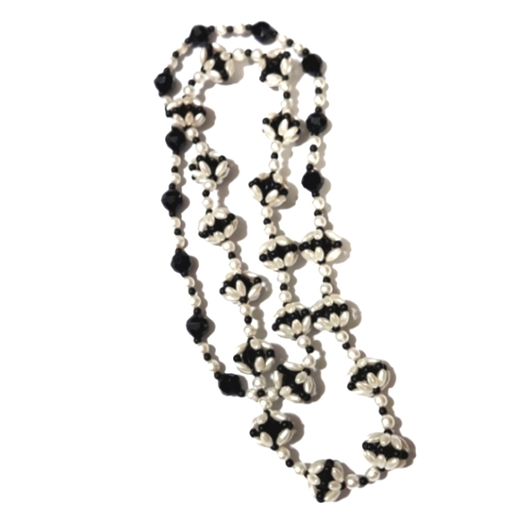 Vintage Faux Pearl cluster and black faceted bead necklace - Picture 1 of 3